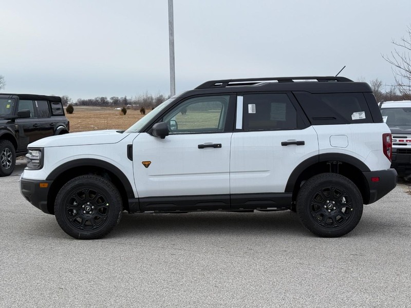 Ford Bronco Sport Vehicle Full-screen Gallery Image 2