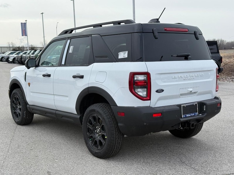 Ford Bronco Sport Vehicle Full-screen Gallery Image 3