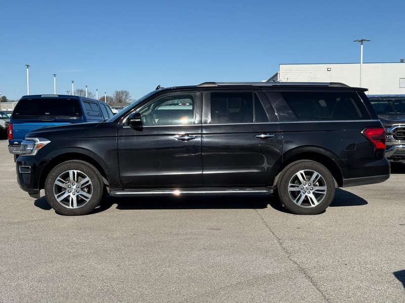 Ford Expedition Max Vehicle Full-screen Gallery Image 2