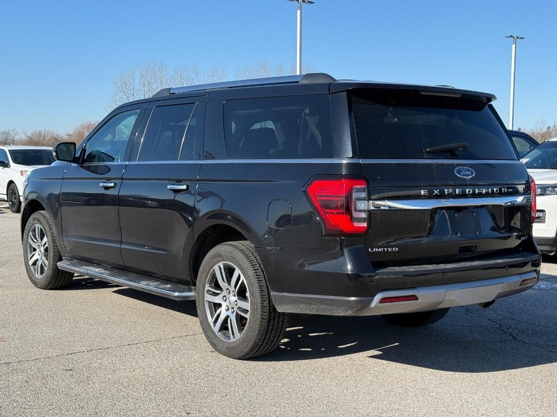 Ford Expedition Max Vehicle Full-screen Gallery Image 3