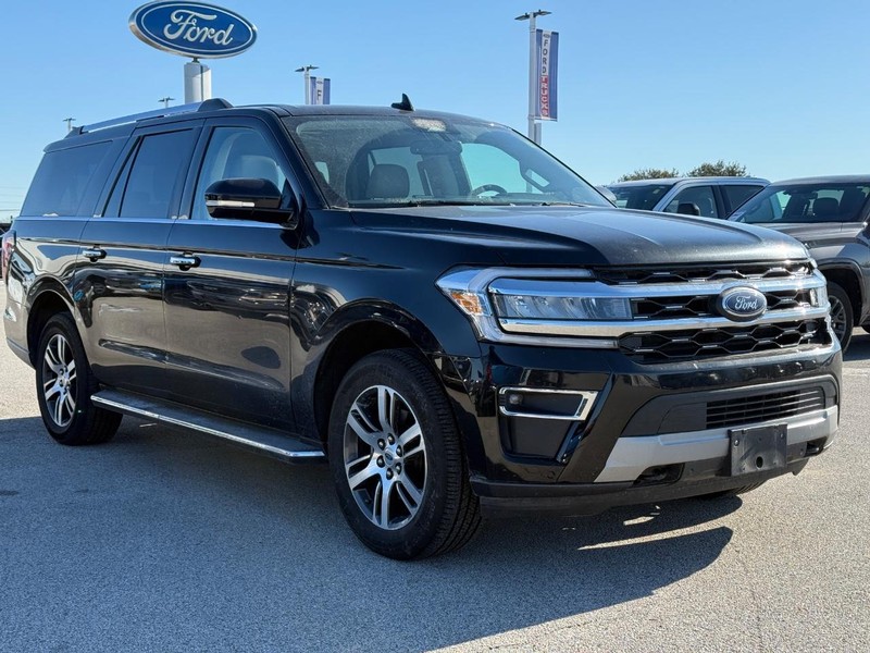 Ford Expedition Max Vehicle Full-screen Gallery Image 8
