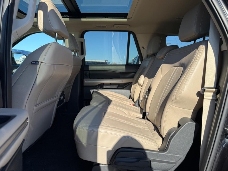 Ford Expedition Max Vehicle Full-screen Gallery Image 11