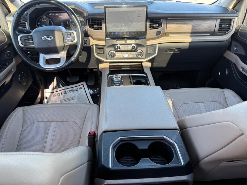 Ford Expedition Max Vehicle Full-screen Gallery Image 14