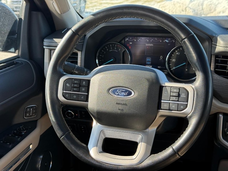 Ford Expedition Max Vehicle Full-screen Gallery Image 15
