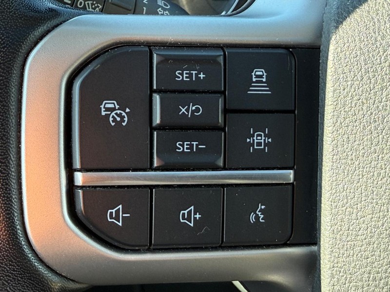 Ford Expedition Max Vehicle Full-screen Gallery Image 16