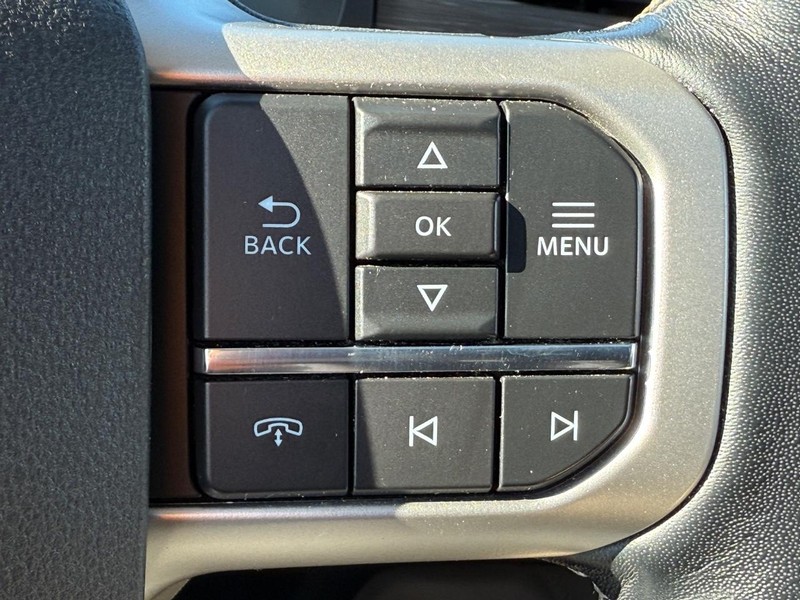Ford Expedition Max Vehicle Full-screen Gallery Image 17