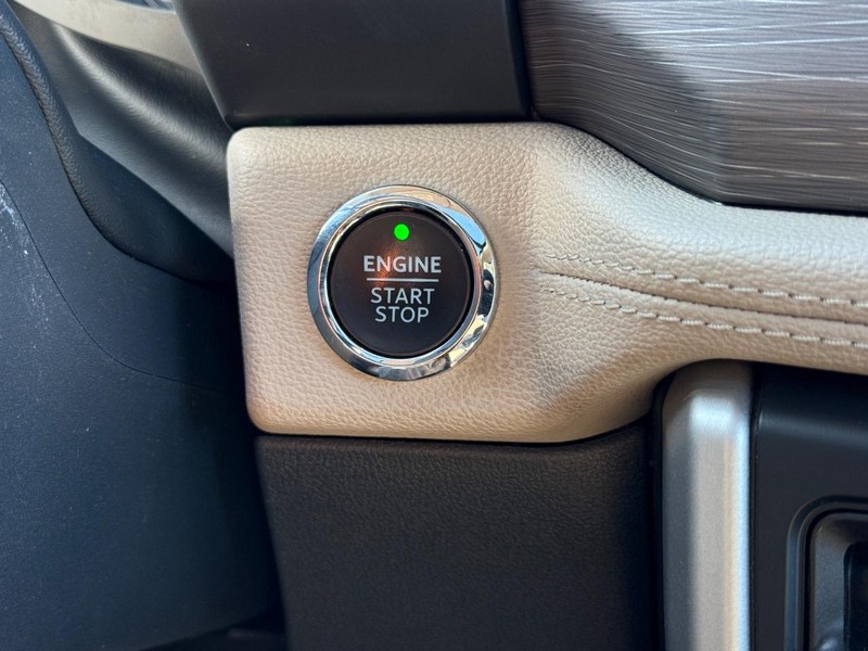Ford Expedition Max Vehicle Full-screen Gallery Image 18