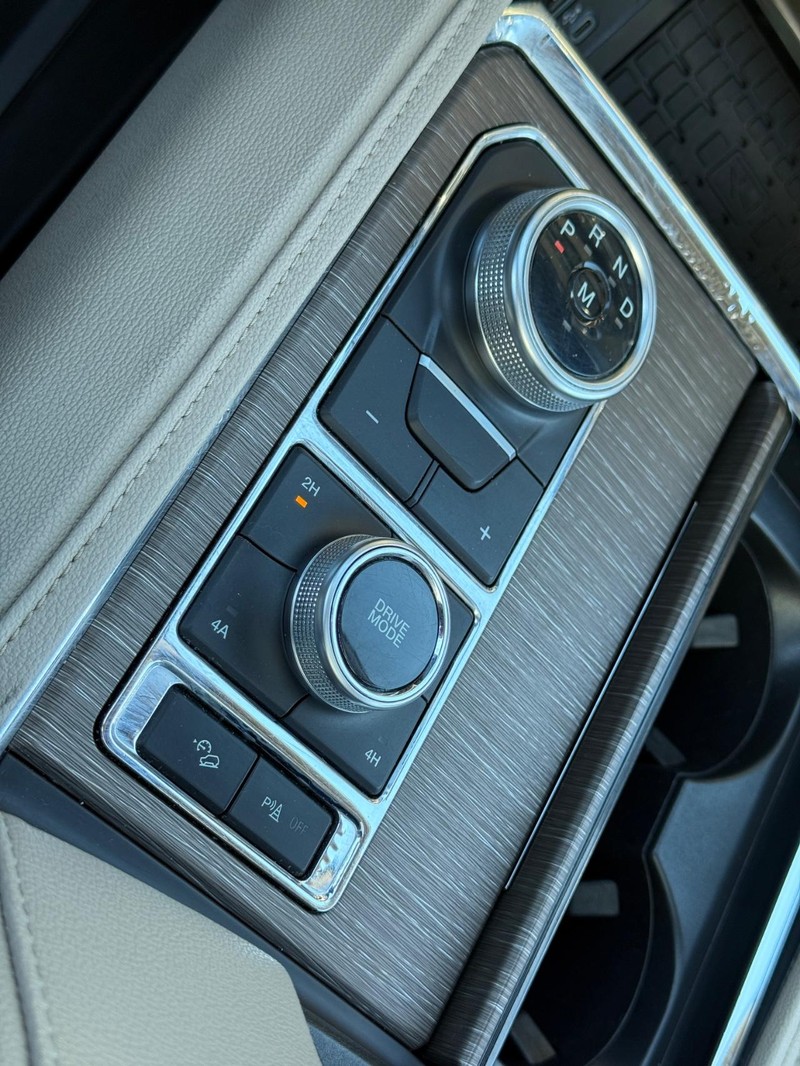 Ford Expedition Max Vehicle Full-screen Gallery Image 22