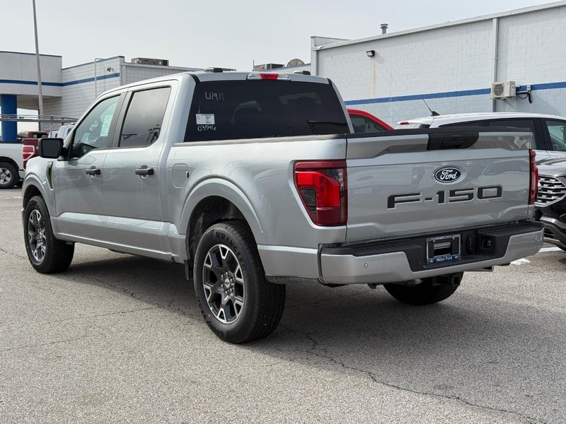Ford F-150 Vehicle Full-screen Gallery Image 3