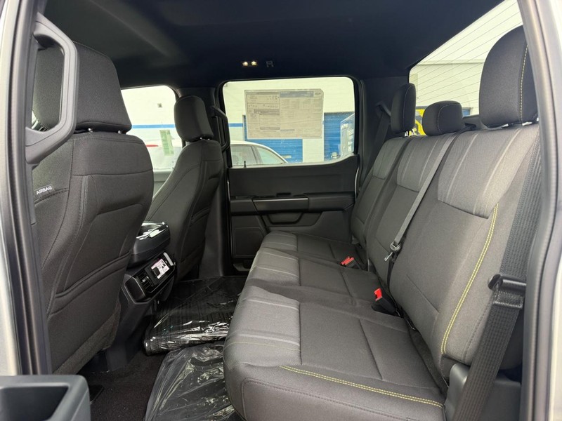 Ford F-150 Vehicle Full-screen Gallery Image 6