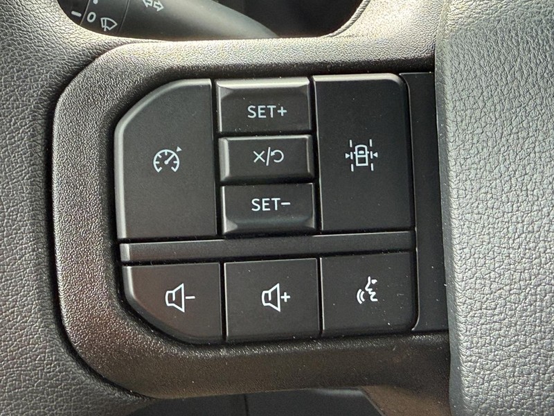 Ford F-150 Vehicle Full-screen Gallery Image 9