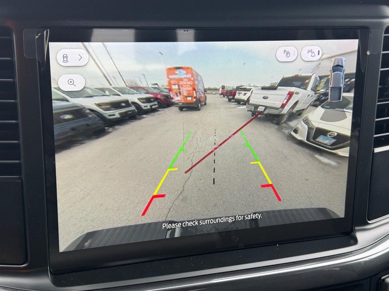 Ford F-150 Vehicle Full-screen Gallery Image 12