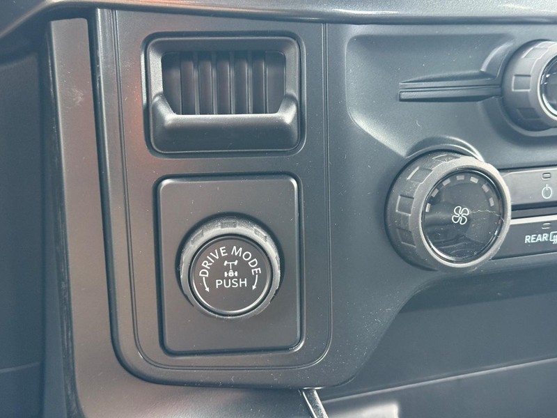 Ford F-150 Vehicle Full-screen Gallery Image 13