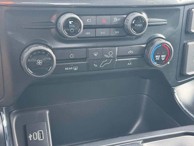 Ford F-150 Vehicle Full-screen Gallery Image 14