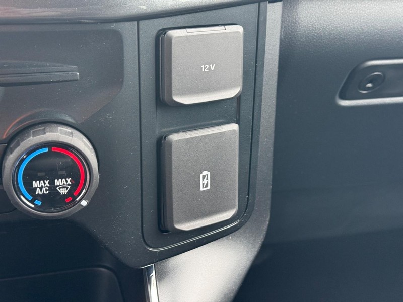 Ford F-150 Vehicle Full-screen Gallery Image 15