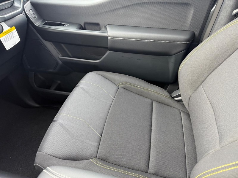 Ford F-150 Vehicle Full-screen Gallery Image 16