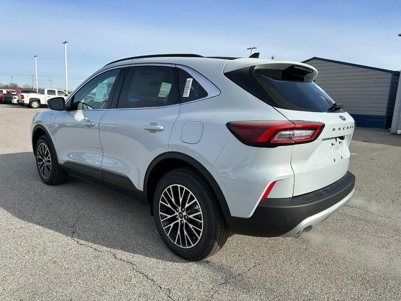 Ford Escape Vehicle Full-screen Gallery Image 3