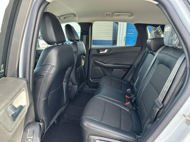 Ford Escape Vehicle Full-screen Gallery Image 4