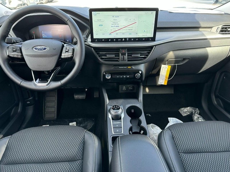 Ford Escape Vehicle Full-screen Gallery Image 5