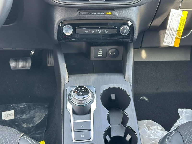 Ford Escape Vehicle Full-screen Gallery Image 8