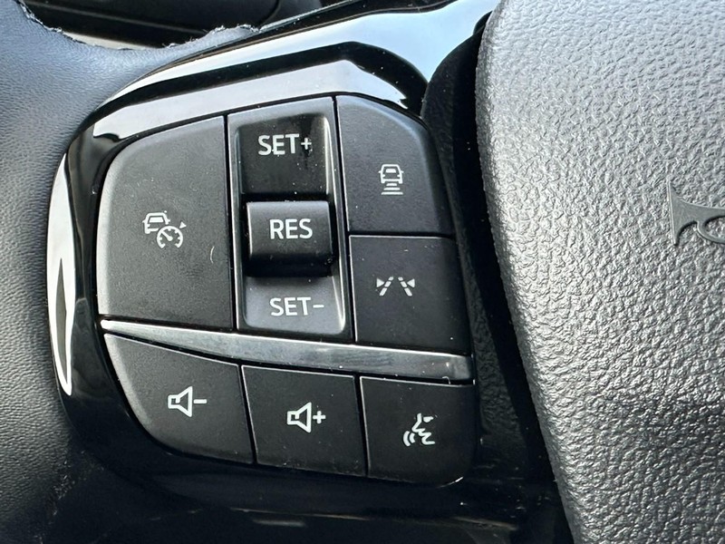 Ford Escape Vehicle Full-screen Gallery Image 11