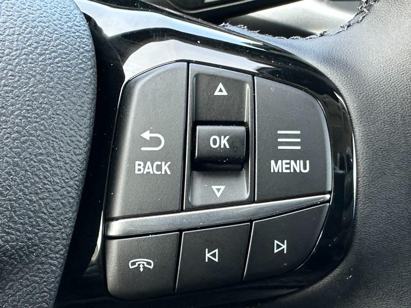 Ford Escape Vehicle Full-screen Gallery Image 12