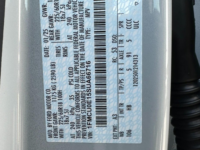 Ford Escape Vehicle Full-screen Gallery Image 15