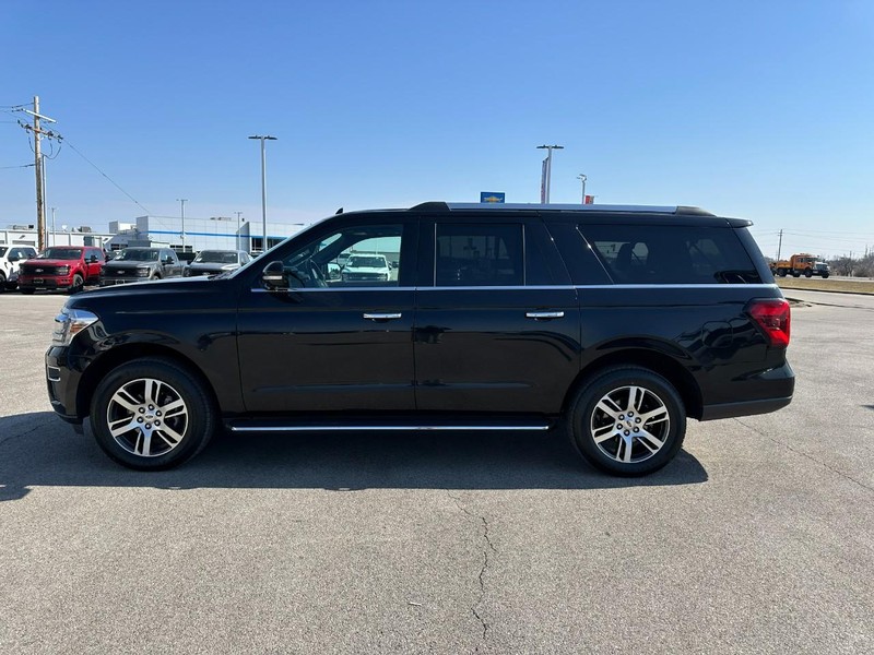 Ford Expedition Max Vehicle Full-screen Gallery Image 2