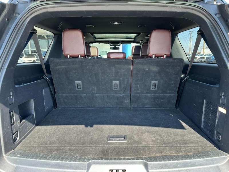 Ford Expedition Max Vehicle Full-screen Gallery Image 5