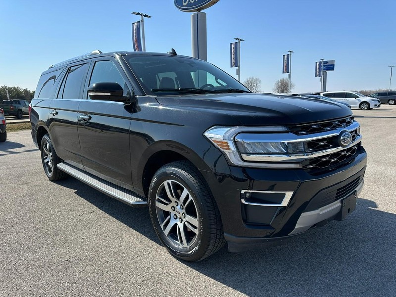 Ford Expedition Max Vehicle Full-screen Gallery Image 7