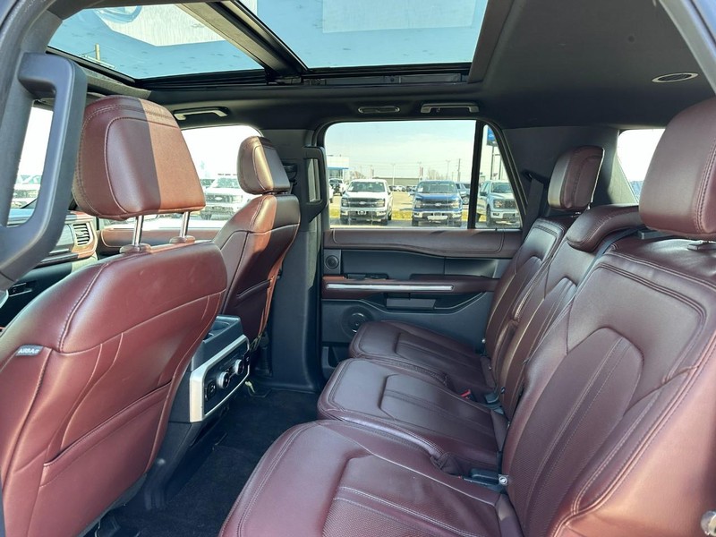 Ford Expedition Max Vehicle Full-screen Gallery Image 10