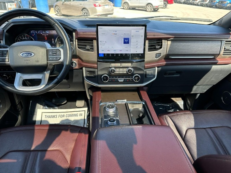 Ford Expedition Max Vehicle Full-screen Gallery Image 12