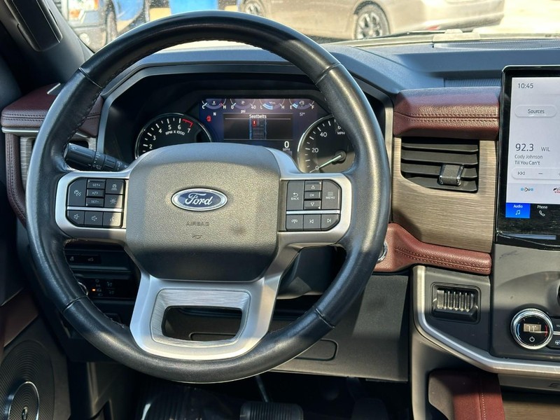 Ford Expedition Max Vehicle Full-screen Gallery Image 13