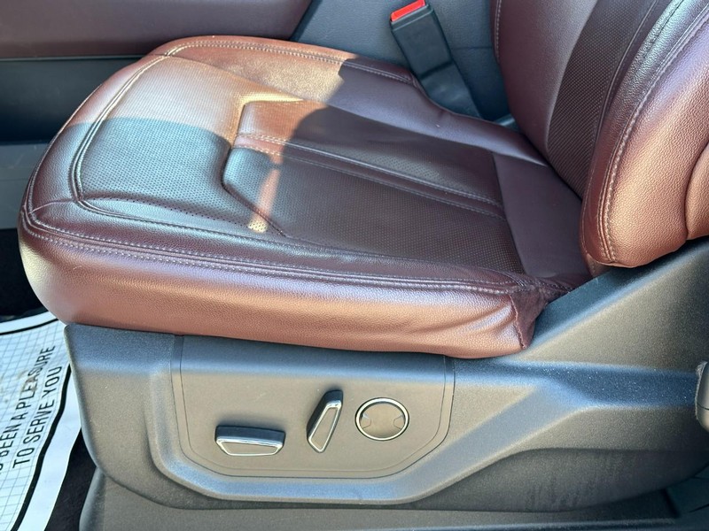 Ford Expedition Max Vehicle Full-screen Gallery Image 18