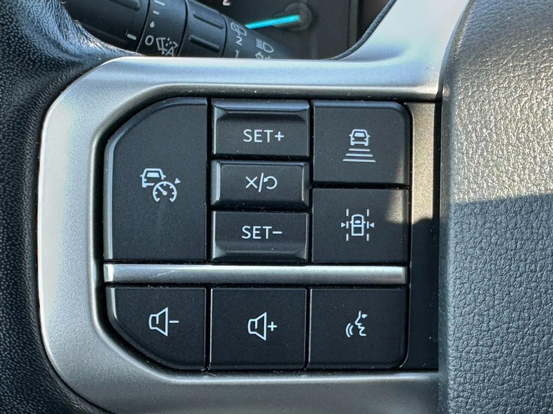 Ford Expedition Max Vehicle Full-screen Gallery Image 19