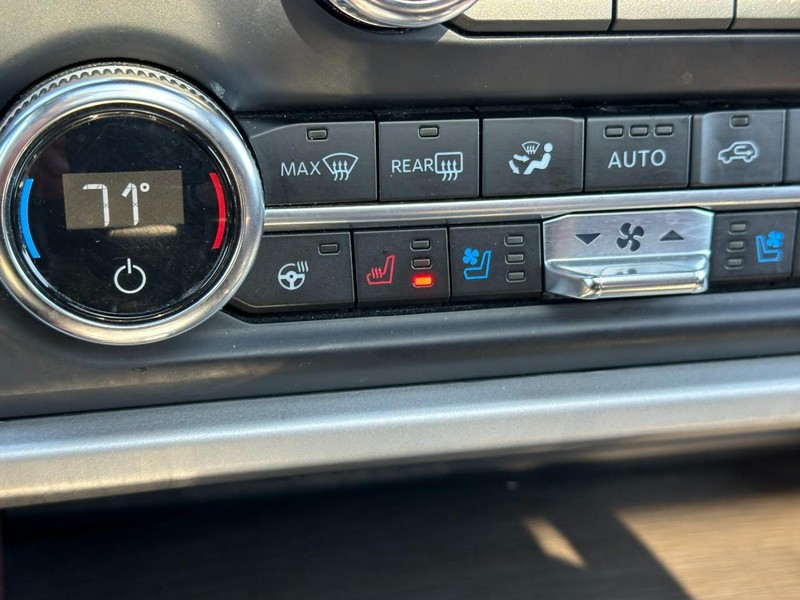 Ford Expedition Max Vehicle Full-screen Gallery Image 23