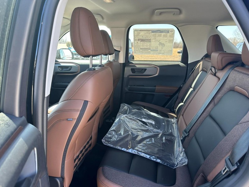 Ford Bronco Sport Vehicle Full-screen Gallery Image 4