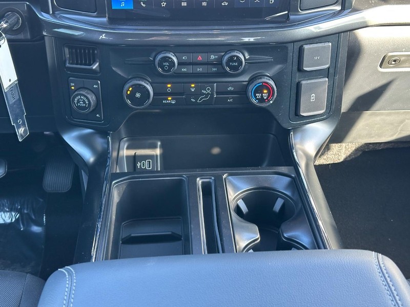 Ford F-150 Vehicle Full-screen Gallery Image 8