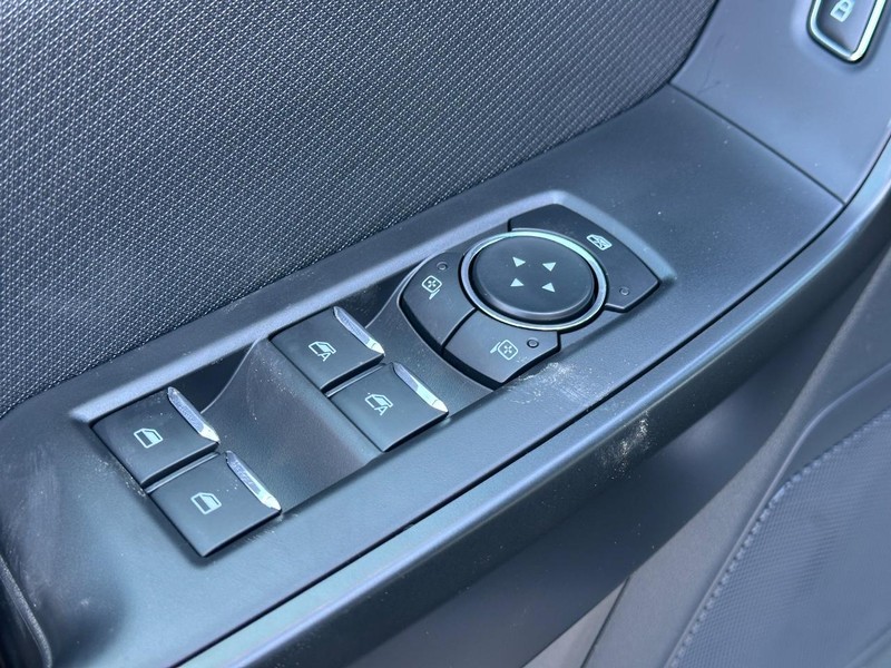 Ford F-150 Vehicle Full-screen Gallery Image 9