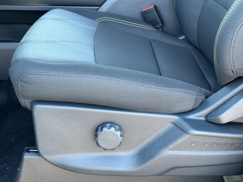 Ford F-150 Vehicle Full-screen Gallery Image 10