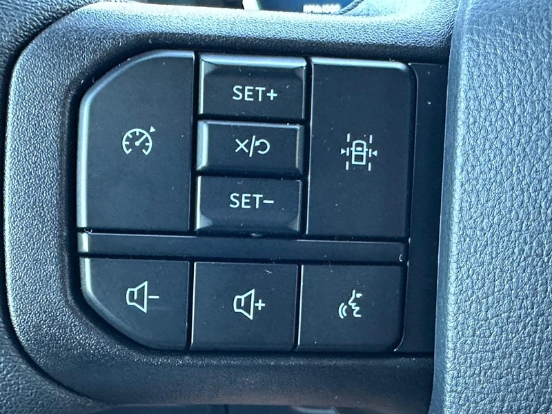 Ford F-150 Vehicle Full-screen Gallery Image 11