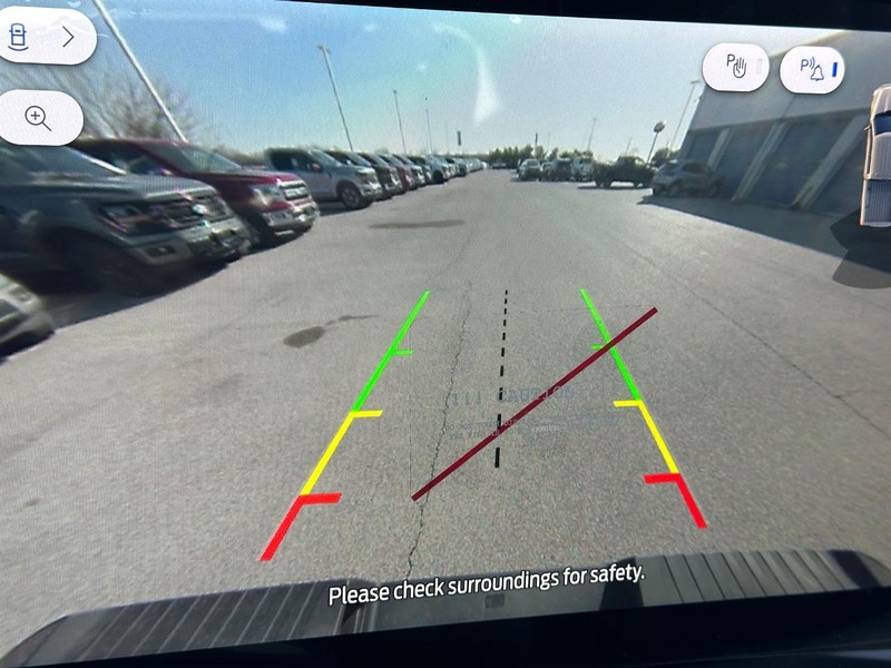 Ford F-150 Vehicle Full-screen Gallery Image 14