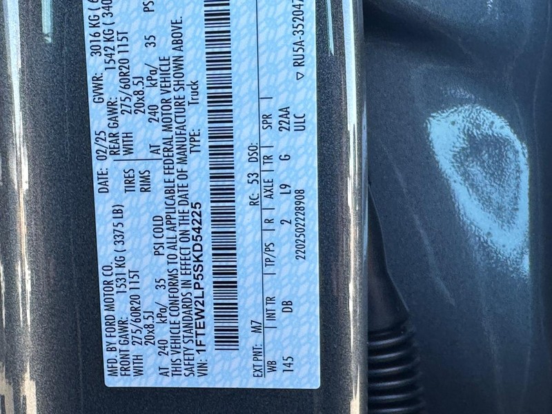 Ford F-150 Vehicle Full-screen Gallery Image 15