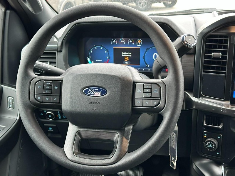 Ford F-150 Vehicle Full-screen Gallery Image 6