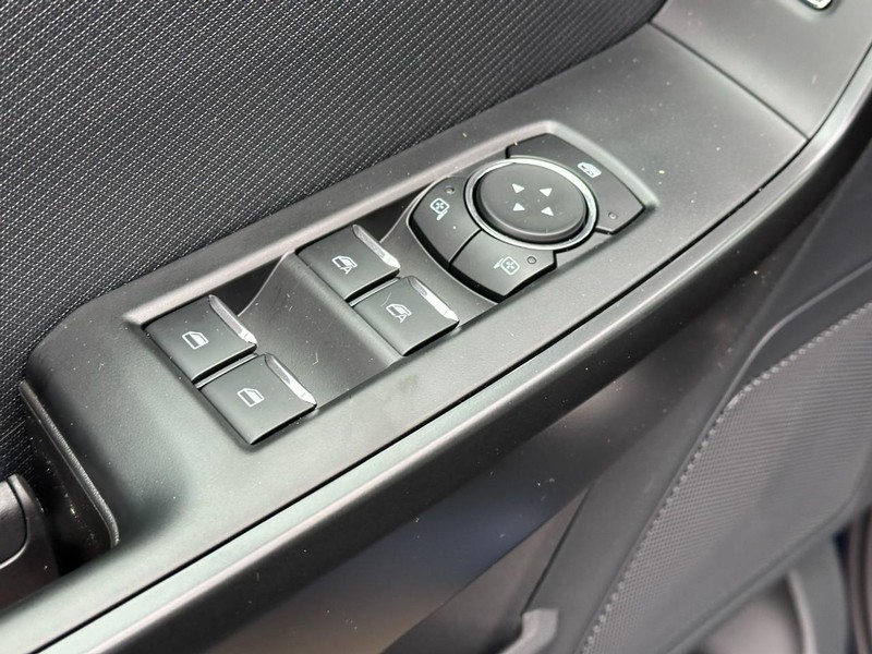 Ford F-150 Vehicle Full-screen Gallery Image 9