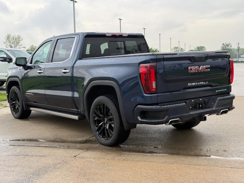 GMC Sierra 1500 Vehicle Full-screen Gallery Image 3