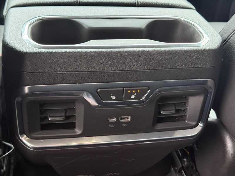 GMC Sierra 1500 Vehicle Full-screen Gallery Image 7