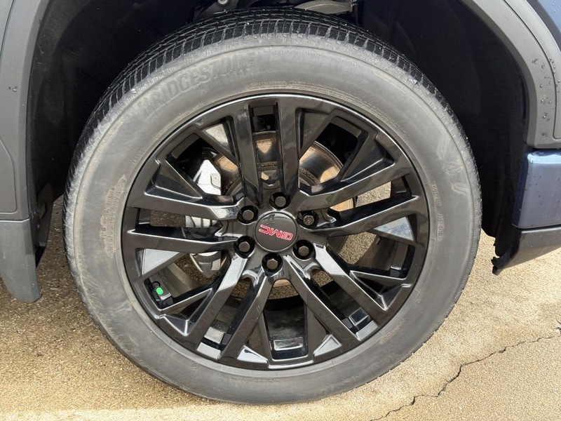 GMC Sierra 1500 Vehicle Full-screen Gallery Image 11