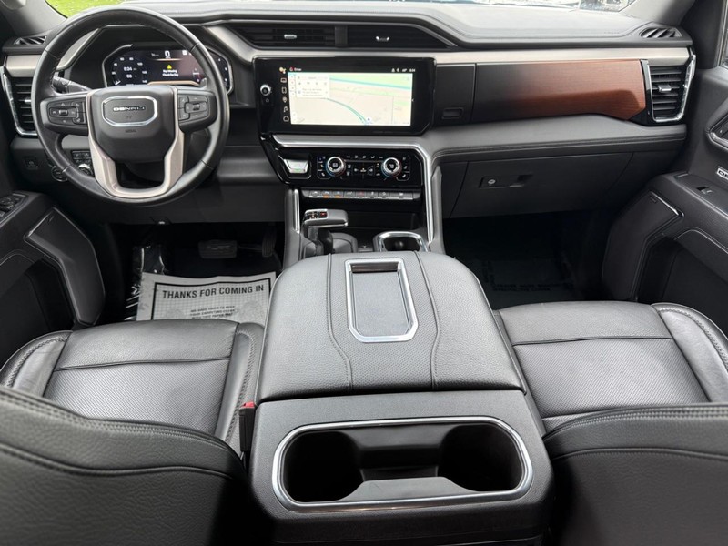 GMC Sierra 1500 Vehicle Full-screen Gallery Image 16