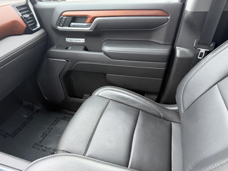 GMC Sierra 1500 Vehicle Full-screen Gallery Image 17
